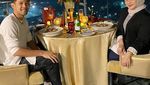 Romantisnya Fajar Alfian dan Istri Saat Makan Malam di Restoran Rooftop