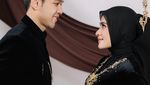 Romantisnya Fajar Alfian dan Istri Saat Makan Malam di Restoran Rooftop