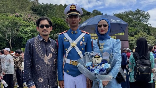 Haru Ibnu Jamil, Anak Wisuda Prabhatar dan Sujud di Kaki Ibu