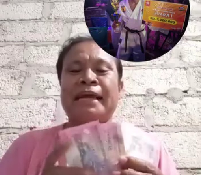 Ibu di Kupang, NTT, memprotes panitia Pameran Pembangunan NTT 2025 lantaran hadiah juara I lomba karate anaknya Rp 2 juta diterima cuma Rp 300 ribu. (Foto: Tangkapan layar video viral)