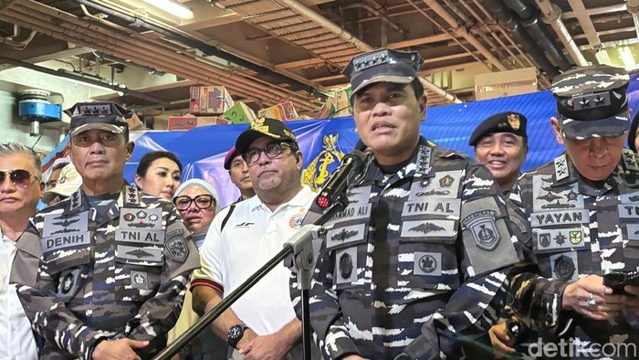 Kepala Staf Angkatan Laut (KSAL) Laksamana TNI Muhammad Ali (kedua dari kanan). (Brigitta/detikcom)