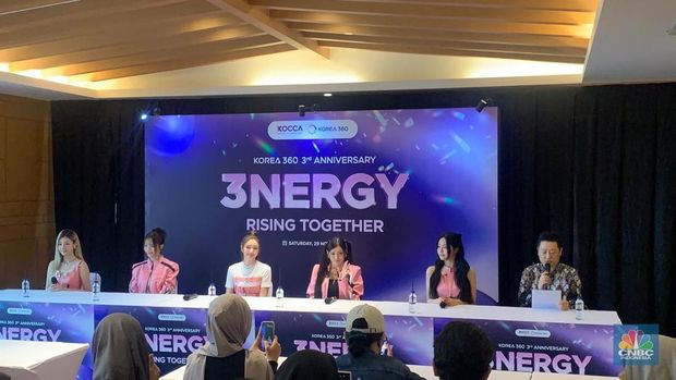 Konferensi pers ONF dan FIFTY FIFTY dalam rangka anniversary KOREA 360 di Lotte Mall Kuningan, Jakarta, Sabtu, (29/11/2025).  (CNBC Indonesia/Fergi Dwi)