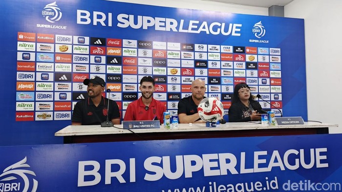 Konferensi pers usai laga Borneo FC vs Bali United di Stadion Segiri Samarinda.