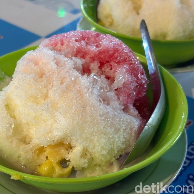 Ngemil Tekwan Enak hingga Es Campur di Pusat Kuliner Tebet Terbaru