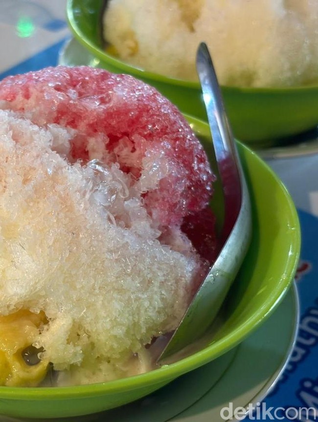 Ngemil Tekwan Enak hingga Es Campur di Pusat Kuliner Tebet Terbaru