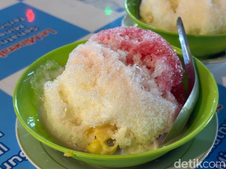 Ngemil Tekwan Enak hingga Es Campur di Pusat Kuliner Tebet Terbaru