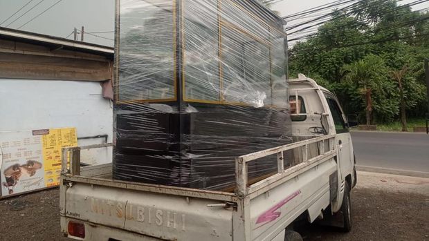 Meja Stainless Steel oleh Eric 2