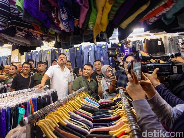 Menteri UMKM Tinjau Aktivitas Thrifting di Pasar Senen