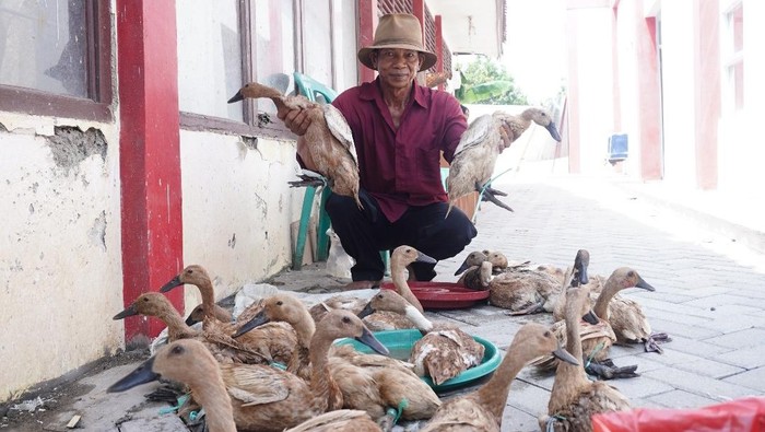 Penyaluran bantuan ANTENSI di Indramayu/