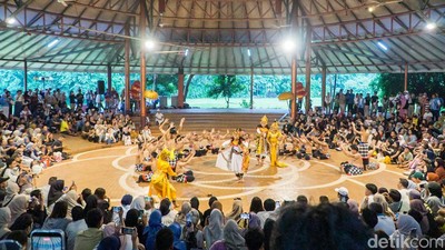 Pertunjukan Kecak Rahwana Lina Pukau Ratusan Penonton di TMII