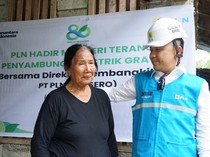 Dua Tahun Hidup Tanpa Listrik, Ni Wayan Kini Menikmati Cahaya