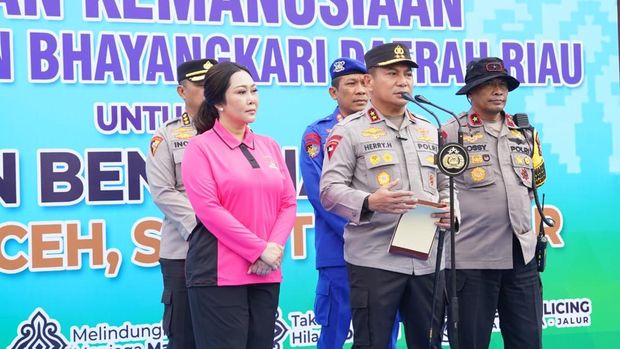 Polda Riau kembali mengirimkan 6 truk bantuan untuk misi kemanusiaan di Aceh, Sumatera Utara, dan Sumatera Barat. Bantuan dilepas langsung oleh Kapolda Irjen Herry Heryawan.