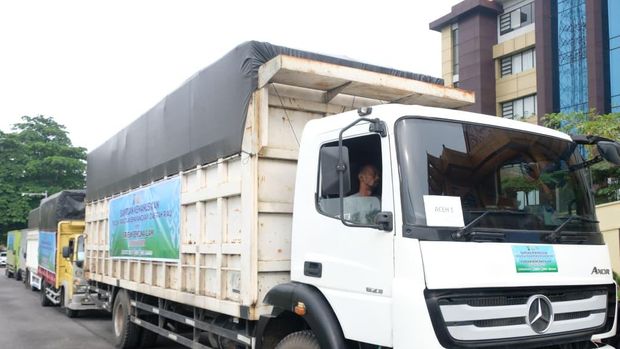 Polda Riau kembali mengirimkan 6 truk bantuan untuk misi kemanusiaan di Aceh, Sumatera Utara, dan Sumatera Barat. Bantuan dilepas langsung oleh Kapolda Irjen Herry Heryawan.