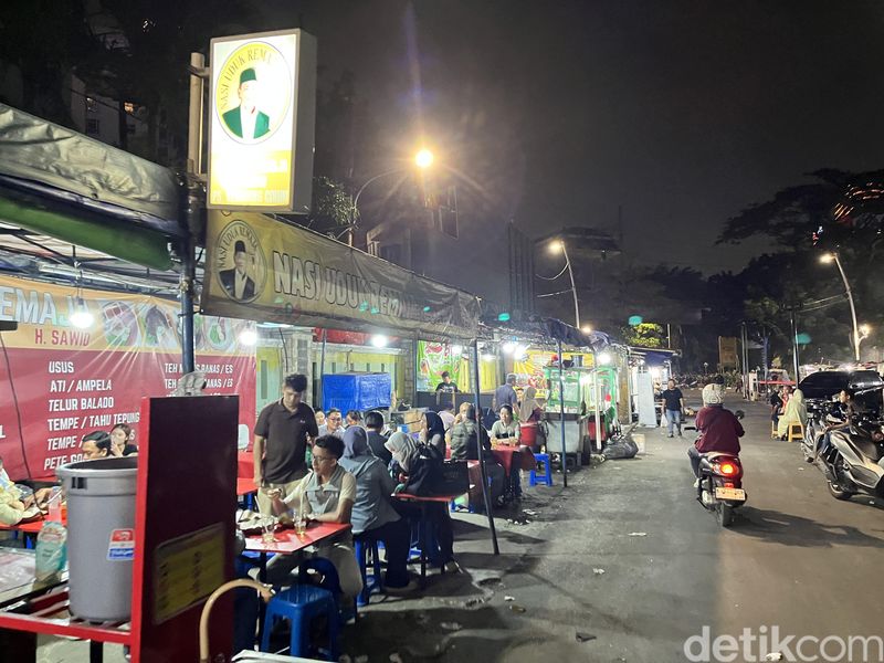 QRIS BRI dalam Jelajah Rasa di Jalan Sabang dan Cikini QRIS BRI dalam Jelajah Rasa di Jalan Sabang dan Cikini
