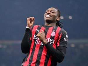 Allegri Tak Suka Leao Main di Tepi, Ini Sebabnya