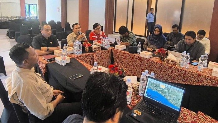 Rapat koordinasi dan diskusi soal penutupan jalan depan Kilang RU VI Balongan