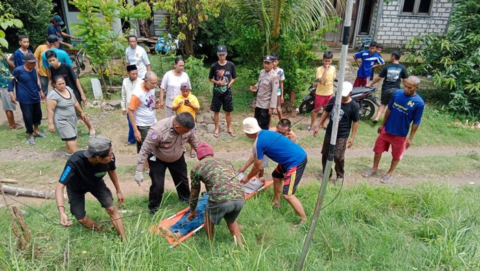 Sekeluarga tewas tertabrak kereta di Pasuruan