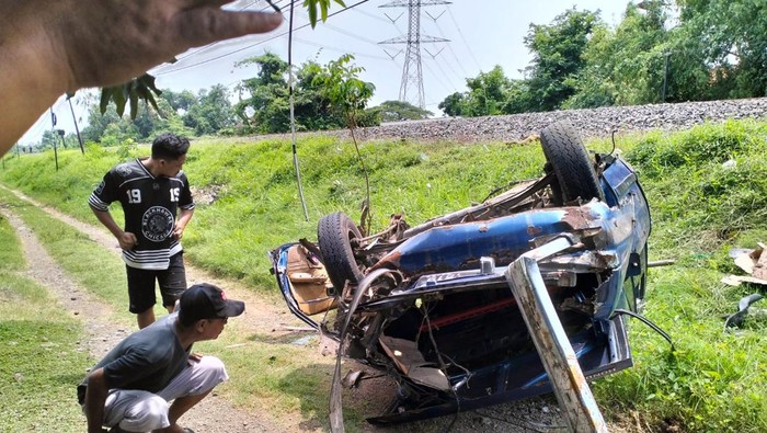 Sekeluarga tewas tertabrak kereta di Pasuruan