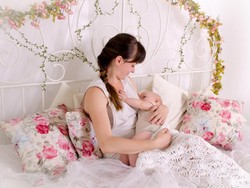 Deretan Kandungan Skincare yang Tidak Boleh untuk Ibu Menyusui