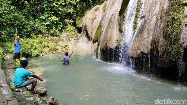 Suasana objek wisata Goa Kebon, di Krembangan, Panjatan, Kulon Progo, Minggu (30/11/2025). Suasana objek wisata Goa Kebon, di Krembangan, Panjatan, Kulon Progo, Minggu (30/11/2025).