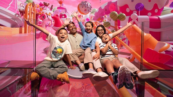 Tampilan Metaverse Glass Theater 9 Tema di Jatim Park 1 Kota Batu