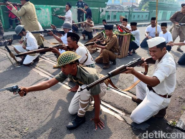 Teatrikal Pertempuran Batas Kota Surabaya