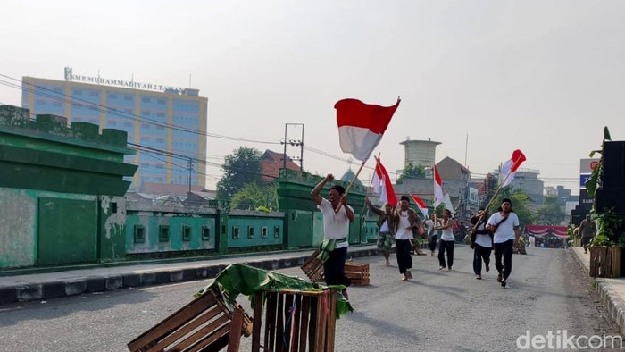 Teatrikal Pertempuran di Jembatan Sepanjang Sidoarjo.