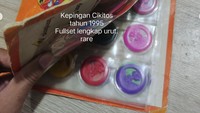 Kepingan hadiah Cikitos era 1995 ini juga banyak dikoleksi. Bahkan ada album khusus untuk menampungnya. Kamu masih ingat? Foto: Instagram nostalgiagallery.id