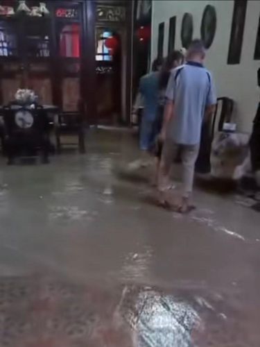 Tjong A Fie Mansion terendam banjir