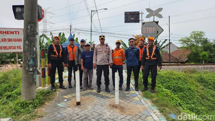 Tragedi Satu Keluarga Tewas, Pelintasan KA di Pasuruan Ditutup untuk Mobil