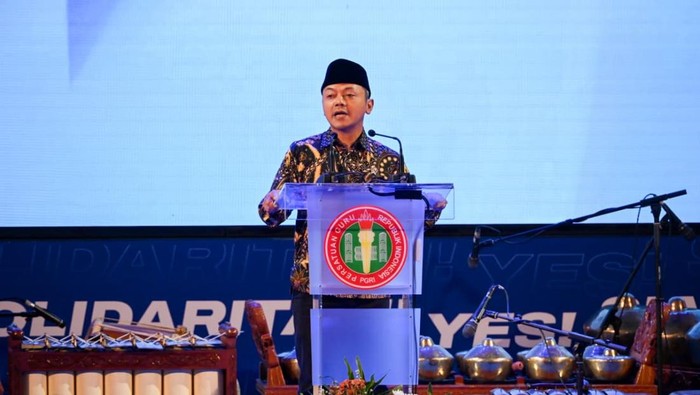 Wamendikdasmen Fajar dalam acara ulang tahun PGRI 2025