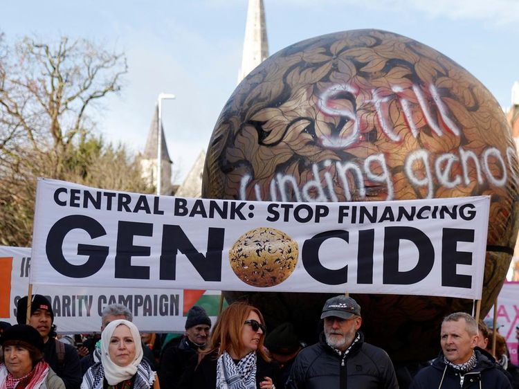 Aktor Liam Cunningham Ikut Aksi Solidaritas Palestina di Dublin