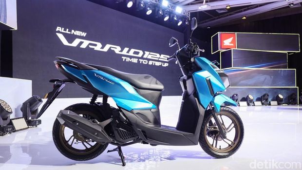 All New Honda Vario 125 resmi meluncur di AHM Safety Riding and Training Center, Deltamas, Cikarang, Jawa Barat, Senin (1/12/2025). PT Astra Honda Motor (AHM) menghadirkan pembaruan menyeluruh pada skutik andalan mereka ini, sekaligus mengenalkan varian baru berkonsep street style yang tampil lebih agresif dan trendi.