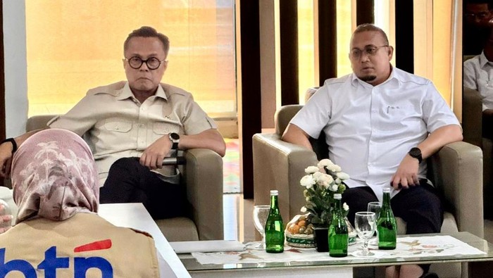 Wakil Ketua Komisi VI DPR RI Andre Rosiade bersama COO Danantara Donny Oskaria, Senin (1/12/2025).
