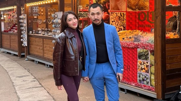 Muka Flat Gusti Ega Tiap Foto Bareng Angel Karamoy Disorot