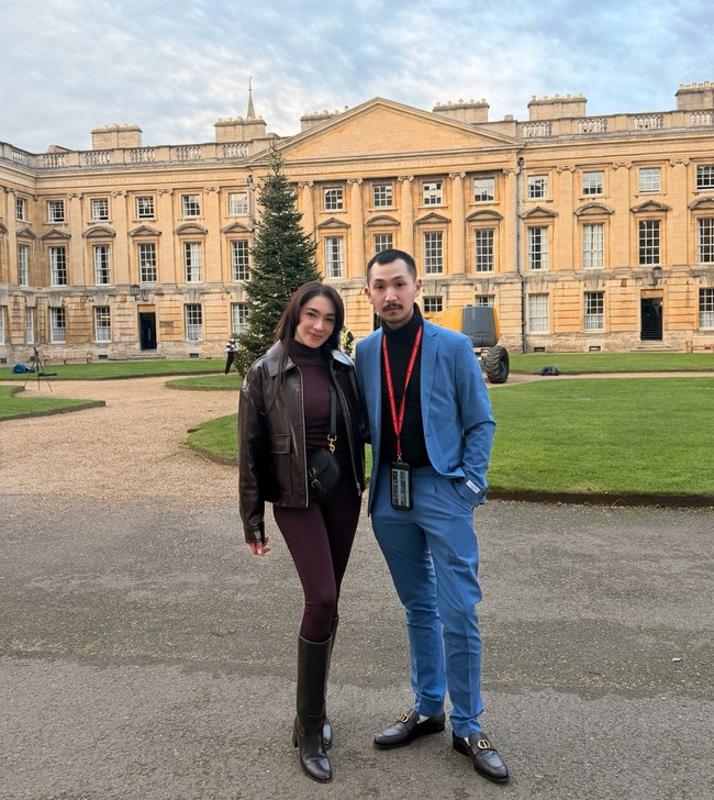 Kedekatan Angel Karamoy dan Gusti Ega makin jelas terlihat. Baru-baru ini keduanya tampak memilih menghabiskan waktu bersama dengan berlibur ke London. Foto: Instagram/@realangelkaramoy