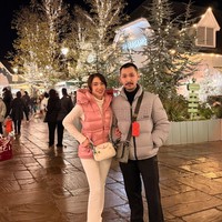 Makin nempel, keduanya juga terlihat semakin terbuka memamerkan kemesraan mereka. Seperti dalam foto, Angel tampak merangkul lengan Gusti. Foto: Instagram/@realangelkaramoy