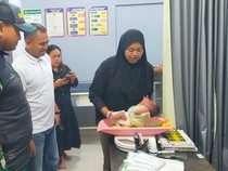 Malang Bayi Perempuan Ditemukan Tergeletak di Teras Musala Lembang