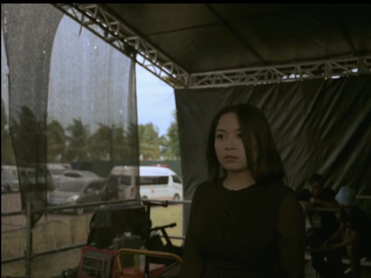 Potret Raut Wajah Tegang Bernadya Jelang Manggung