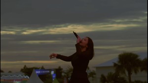 Dari pipi kencang karena nahan nervous sampai vokal lembut di atas panggung, transformasi Bernadya selalu satisfying. Foto: Instagram Bernadya/Hafiyyan Faza @high_iso