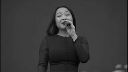 Potret Raut Wajah Tegang Bernadya Jelang Manggung