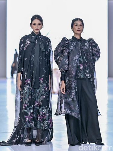 Brand hijab dan busana siap pakai, Geulis baru saja merayakan ulang tahun ke 8 dan menggelar fashion show koleksi terbaru.