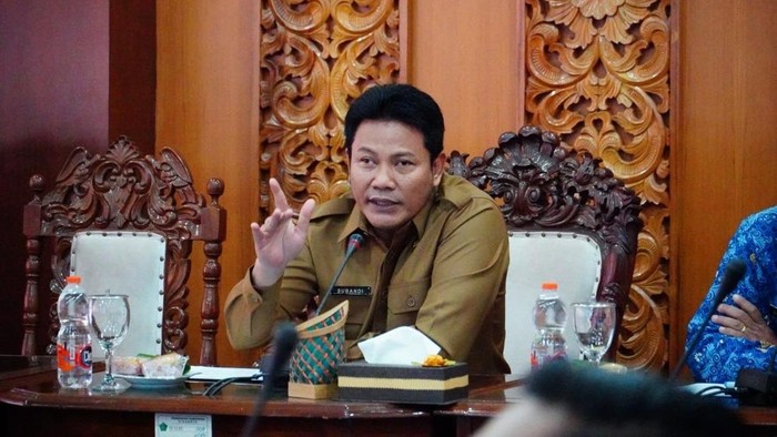 Bupati Sidoarjo Subandi