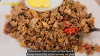 Menu nasi goreng dipesan oleh Carmen. Nasi goreng memang menjadi menu andalan dari Solaria. Foto: YouTube Hearts2Hearts