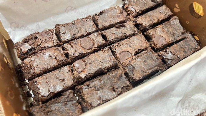 Cravey Bakes: Cicip Brownies Hits Rp 68 Ribu Punya TikToker Savira Malik