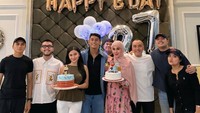 Pada momen itu juga hadir Ariel Tatum, kekasihnya. Tidak pernah bisa berkata-kata untuk mengungkapkan betapa nersyukurnya aku menemukanmu dalam hidup ini, ungkap Ariel Tatum. Foto: Instagram @daffawardhana dan @marinizumarnis