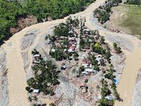 Porsche Pecah Ban di Tol Pasuruan-Probolinggo, Penumpang Selamat, Mobil Rusak Parah