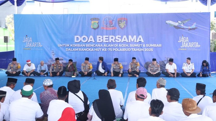 Direktorat Polairud Polda Metro Jaya menggelar doa bersama untuk korban bencana di Aceh, Sumbar, dan Sumut, Senin (1/12/2025).