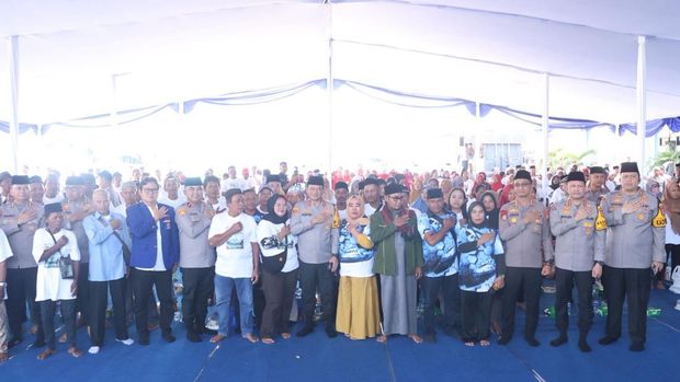 Direktorat Polairud Polda Metro Jaya menggelar doa bersama untuk korban bencana di Aceh, Sumbar, dan Sumut, Senin (1/12/2025).