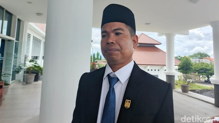 Dono Kasino Indro seusai dilantik sebagai anggota DPRD Lombok Tengah. (Foto: Edi Suryansyah/detikBali)